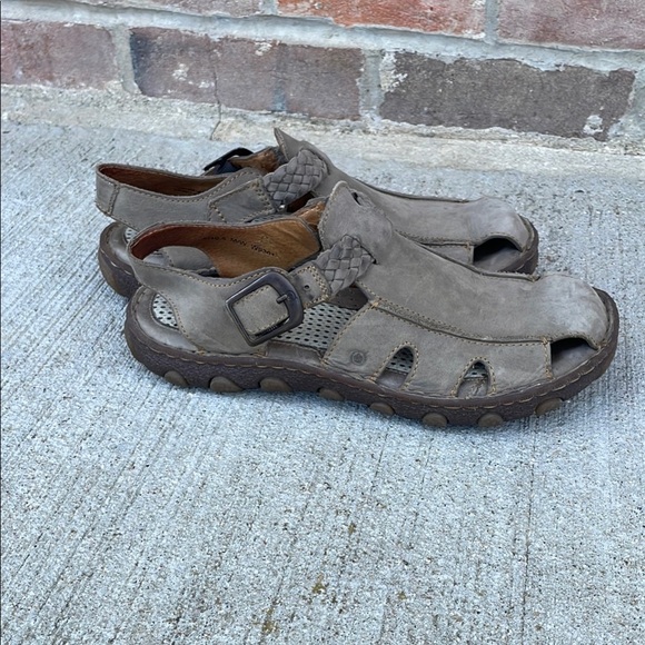 BORN Fisherman Sandals Waterproof comfy Tan womens size 9/40.5 - Picture 1 of 6